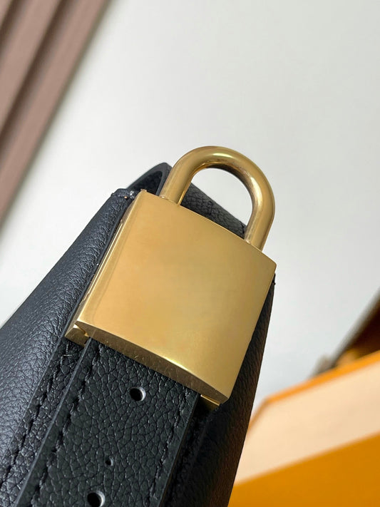 Black shoulder bag half moon