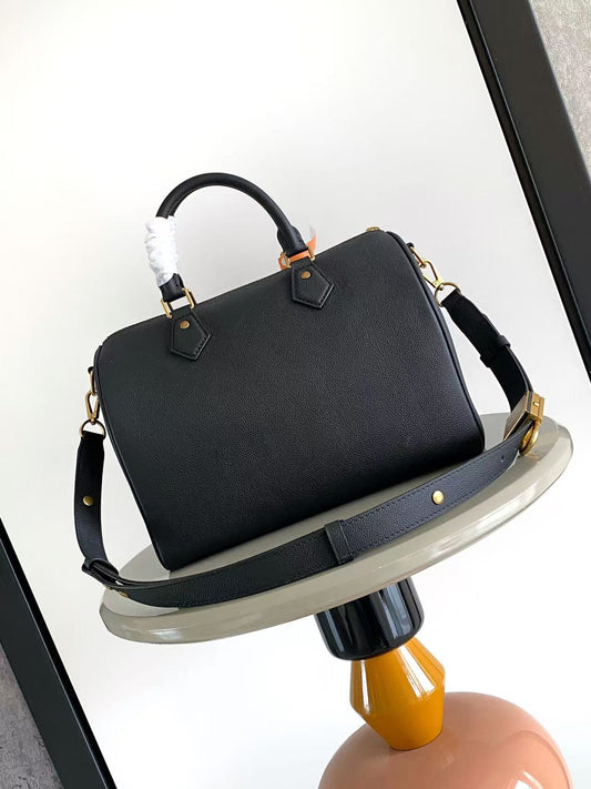 Black handbag spd